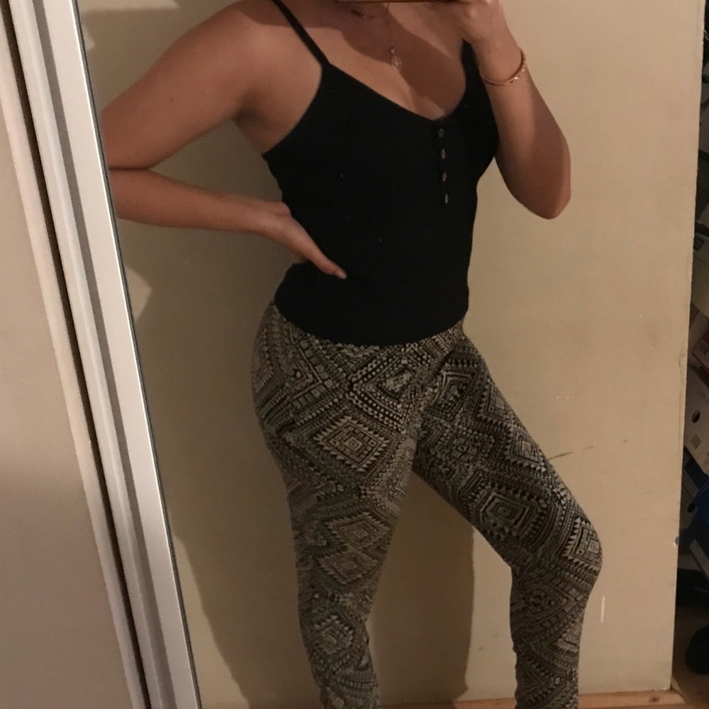 fitted printed pants